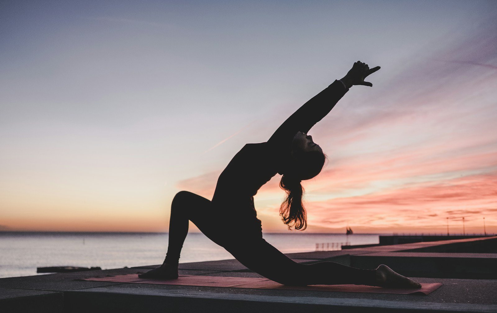 La pratique régulière d'activités relaxantes comme le yoga, la méditation ou la respiration profonde peut grandement aider à apaiser votre esprit.