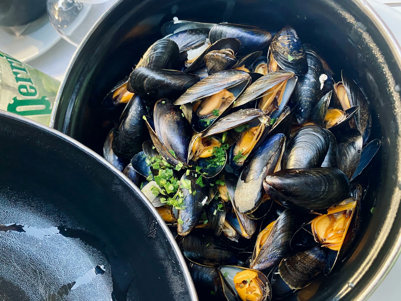 Réchauffer les moules à la casserole est la méthode la plus appropriée.