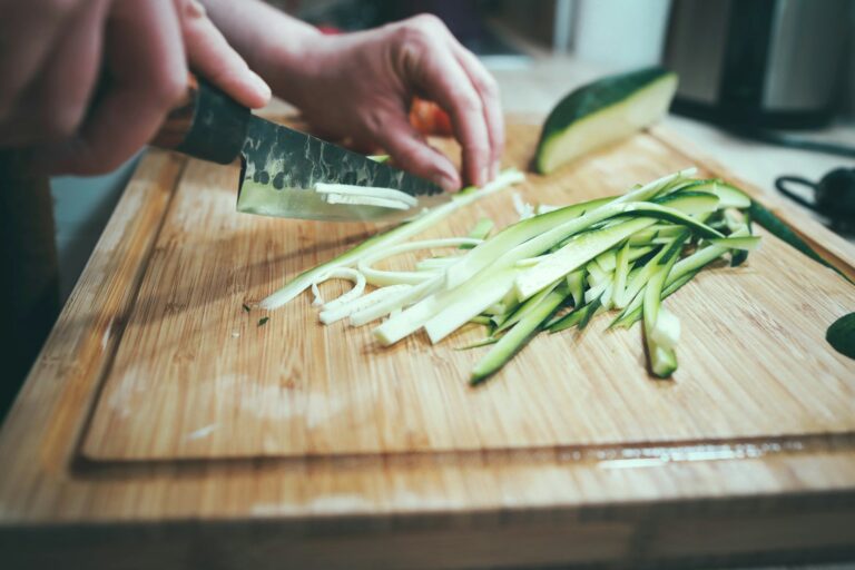 Article | Hygiène : quelle matière choisir pour votre planche à découper ?
