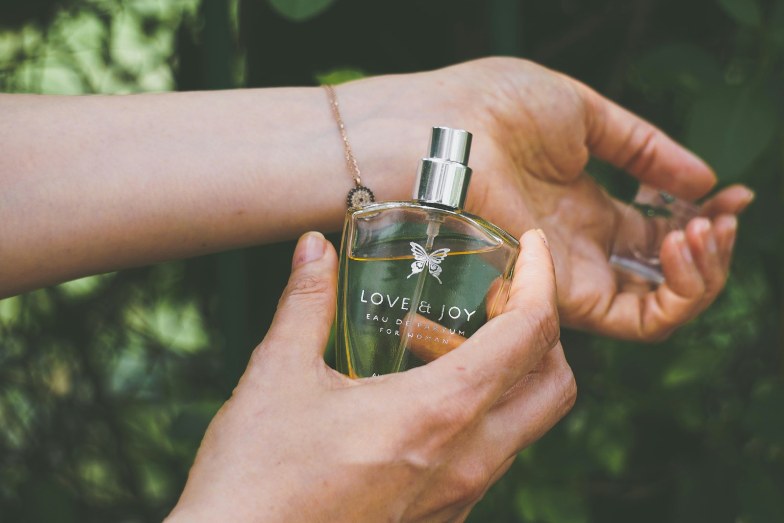 Reconnaître un faux parfum, c’est bien. S’en protéger, c’est encore mieux.