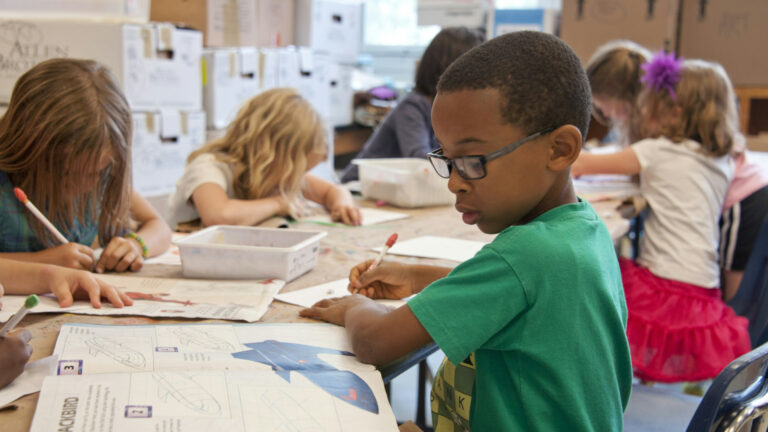 Article | Concentration, bien-être et réussite : le rôle du mobilier scolaire dans l’enseignement dynamique