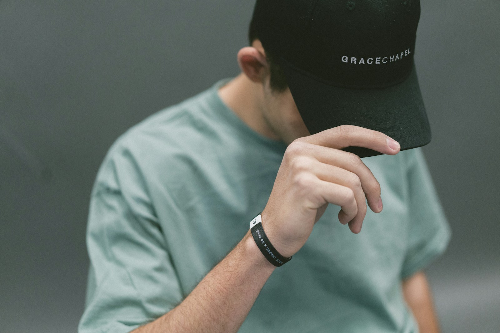 Casquette et perte de cheveux : le vrai du faux