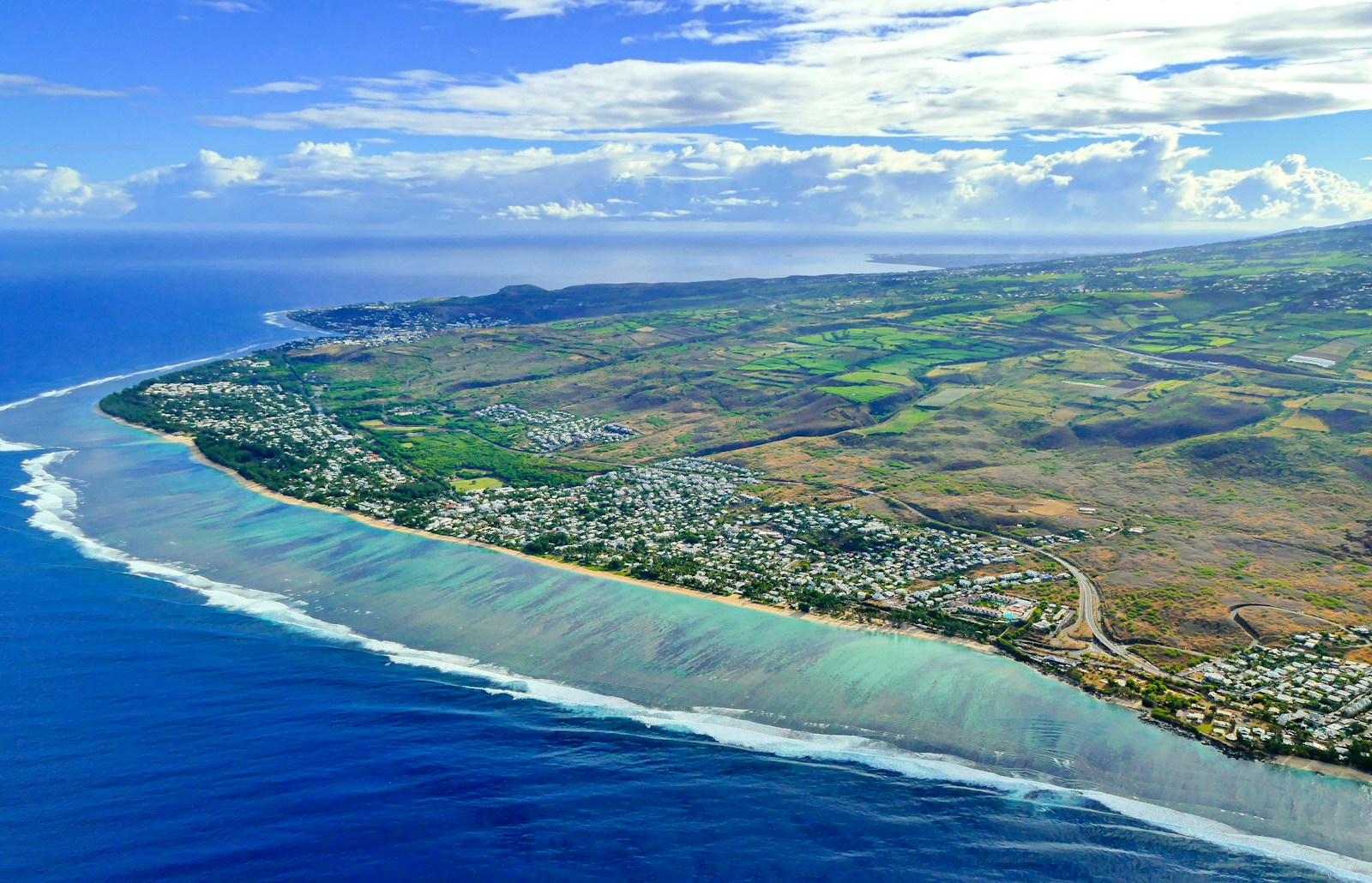 Détente à l’ouest – entre plages dorées et lagons turquoise.