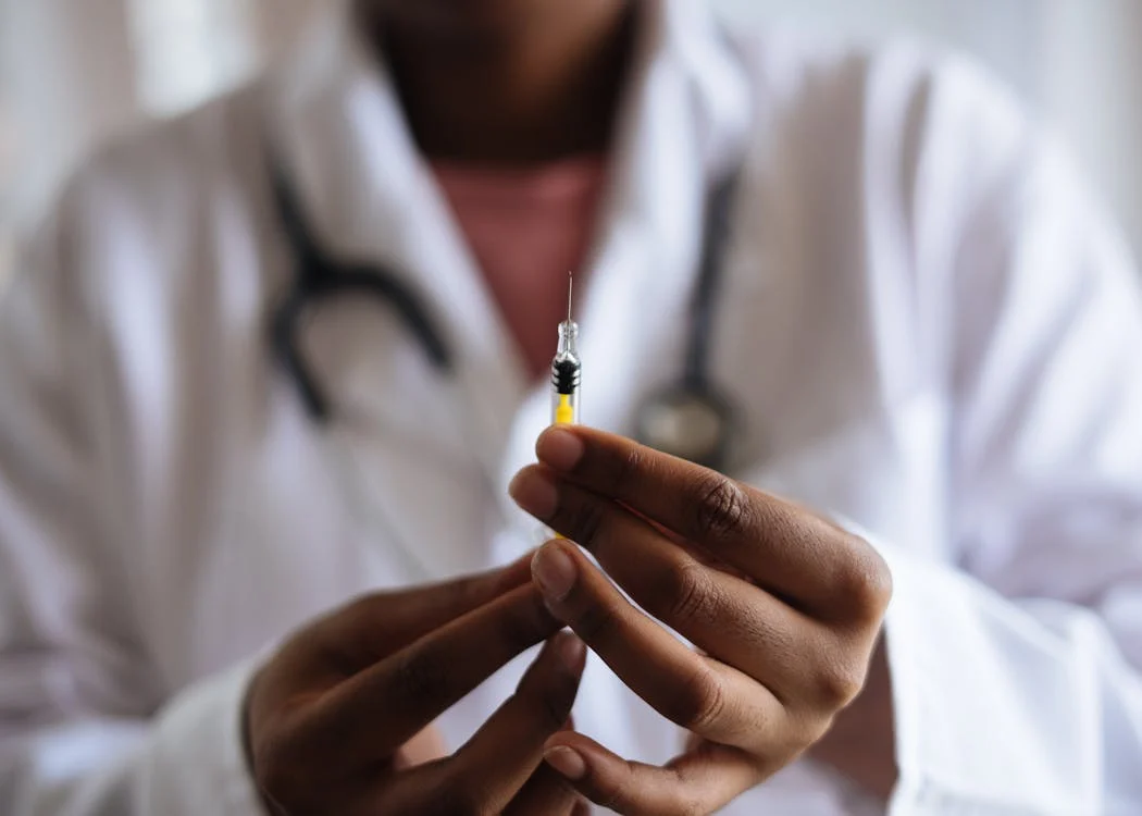Le dosage systématique de la créatinine avant un scanner avec produit de contraste est devenu un standard.