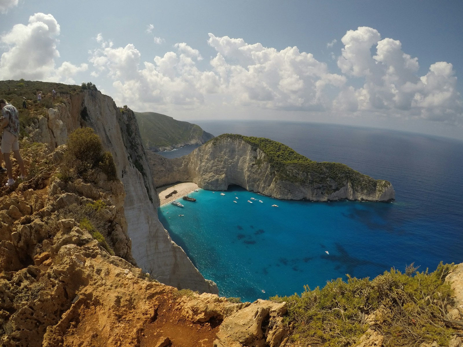 La plage de Navagio en Grèce reste un site naturel d’exception