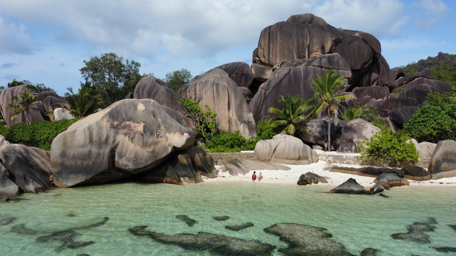 L’archipel des Seychelles abrite l’une des plages les plus emblématiques