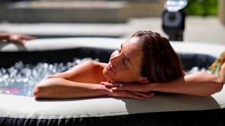 Spa gonflable : le boom du business à bulles