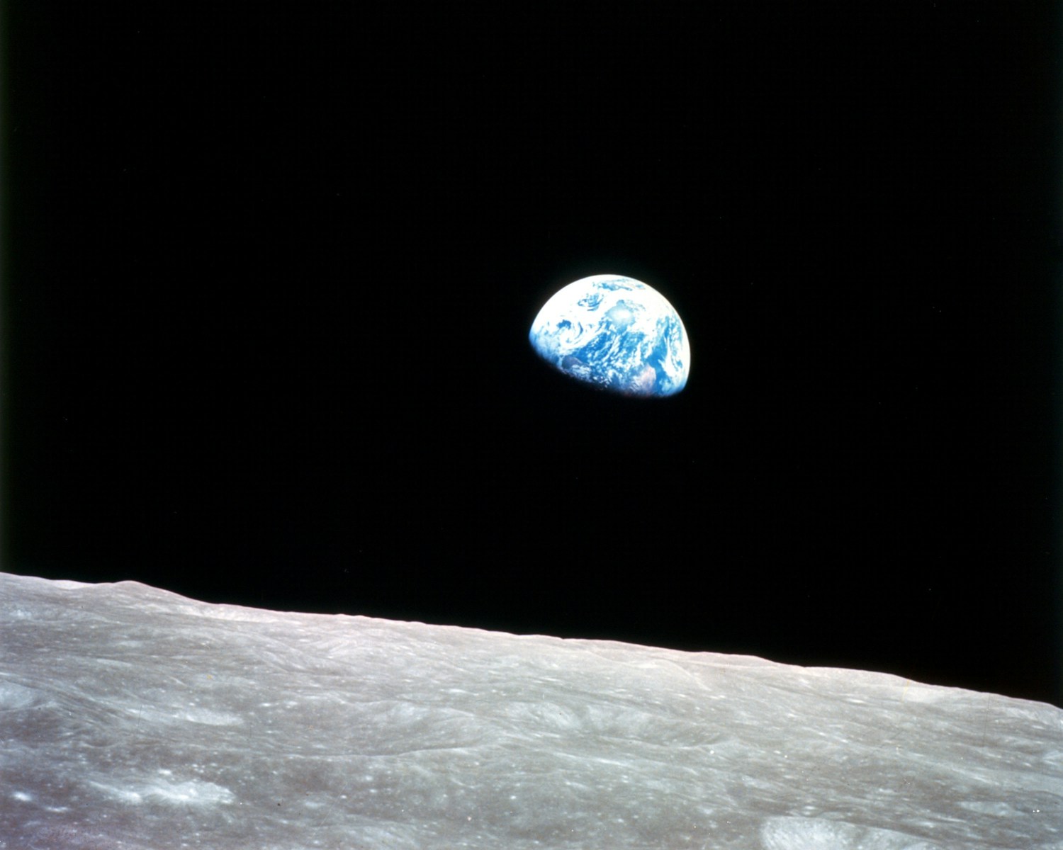À quelle distance la Lune orbite-t-elle autour de la Terre ?