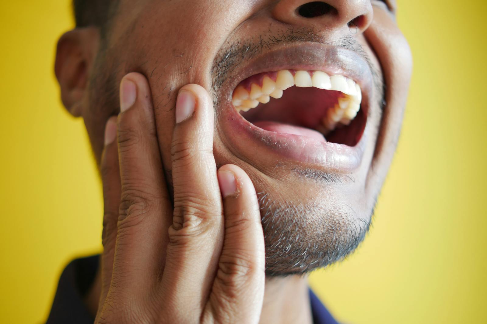 Comment apaiser l'inconfort des dents sensibles ?