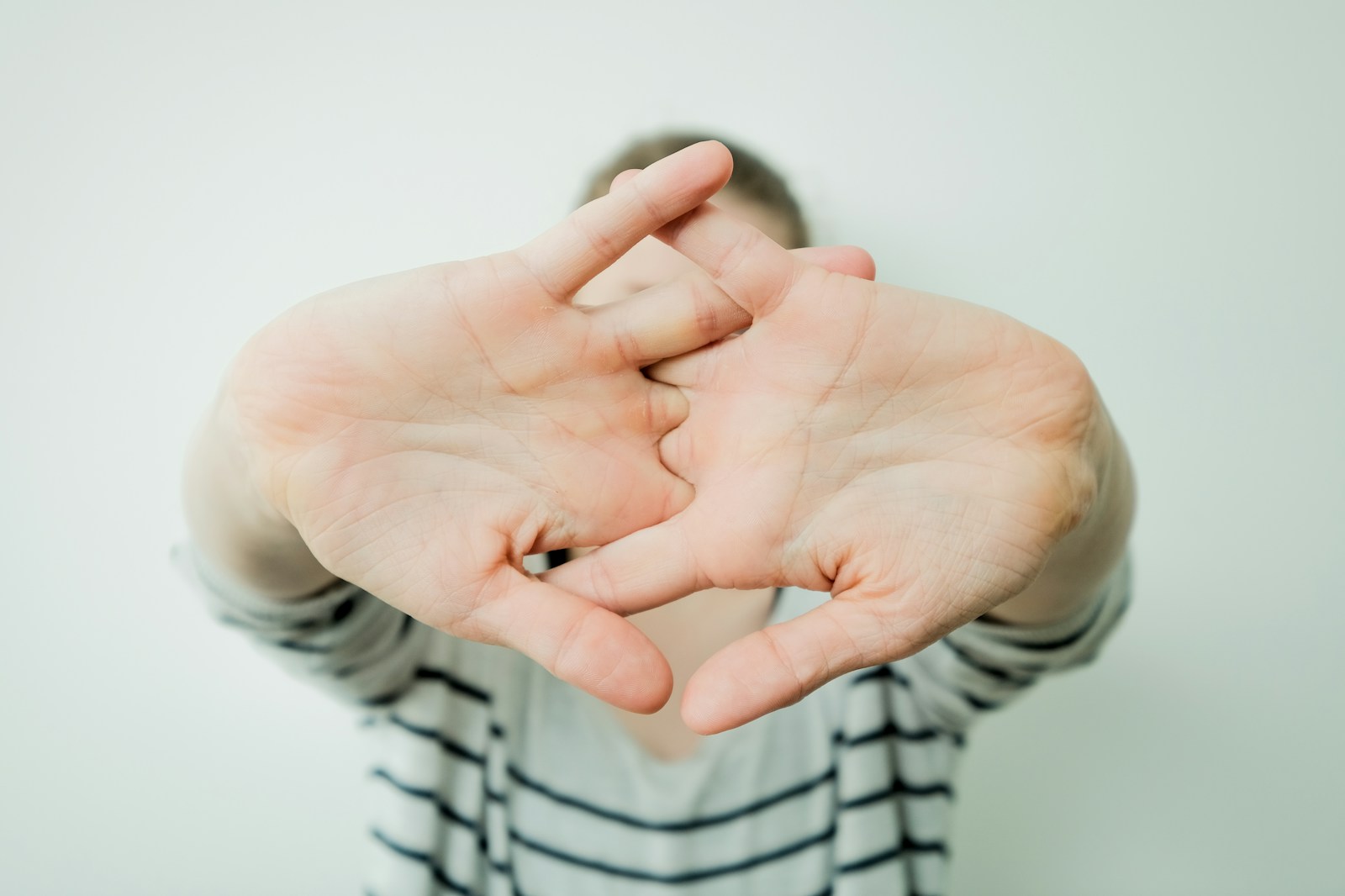 Faire craquer ses articulations : risque pour la santé ou geste sans danger ?
