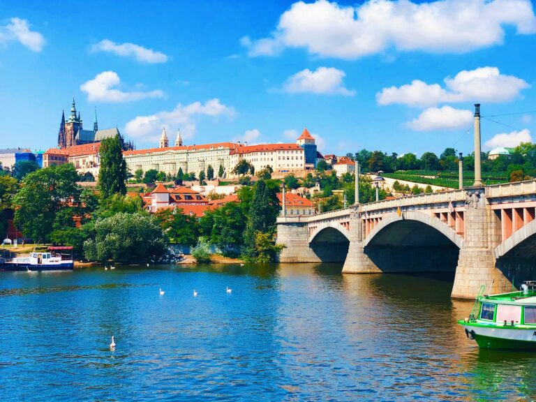 Article | Le château de Prague : entre grandeur historique et splendeur architecturale