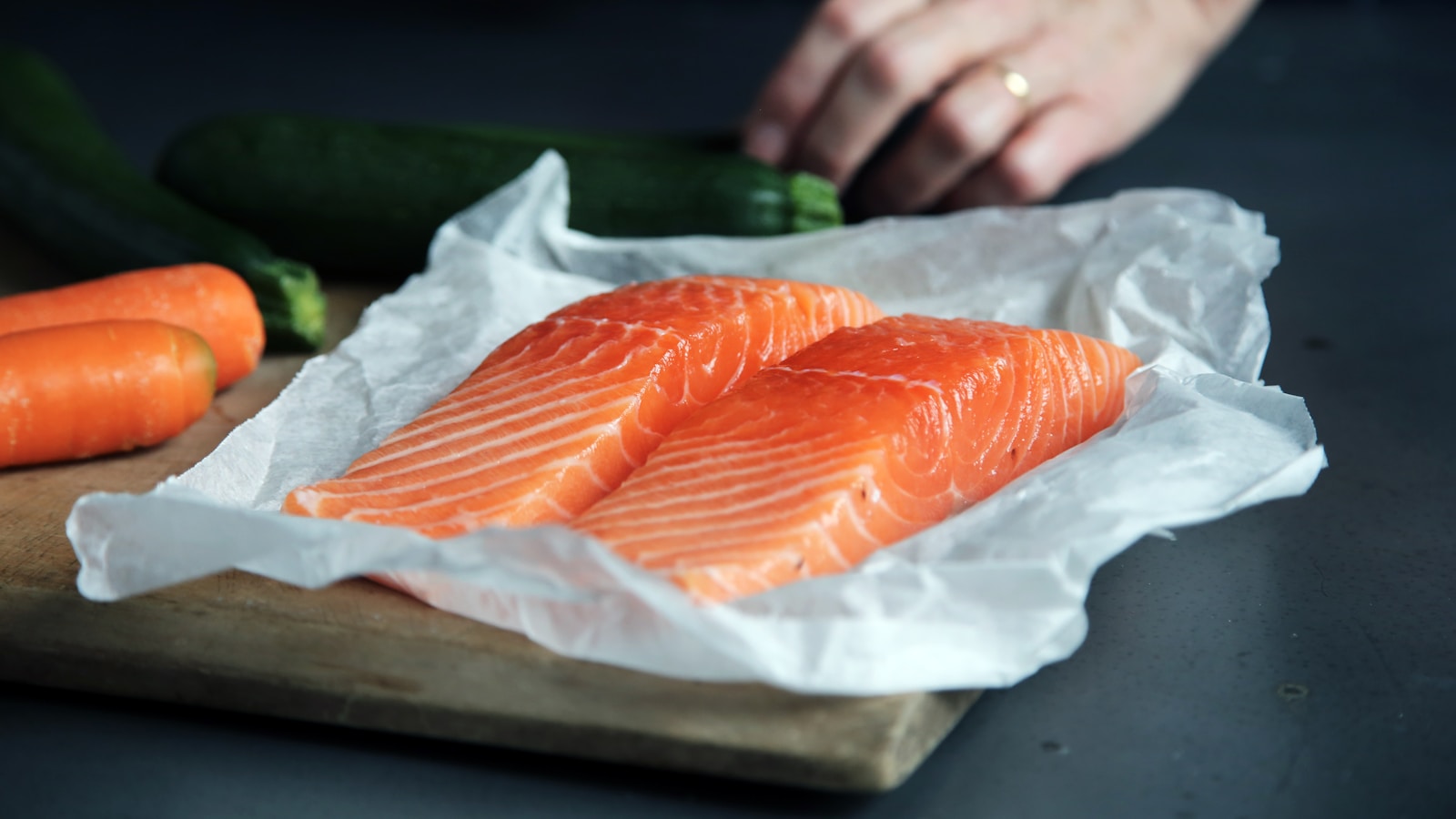 Quels avantages offrent les poissons riches en matières grasses ?