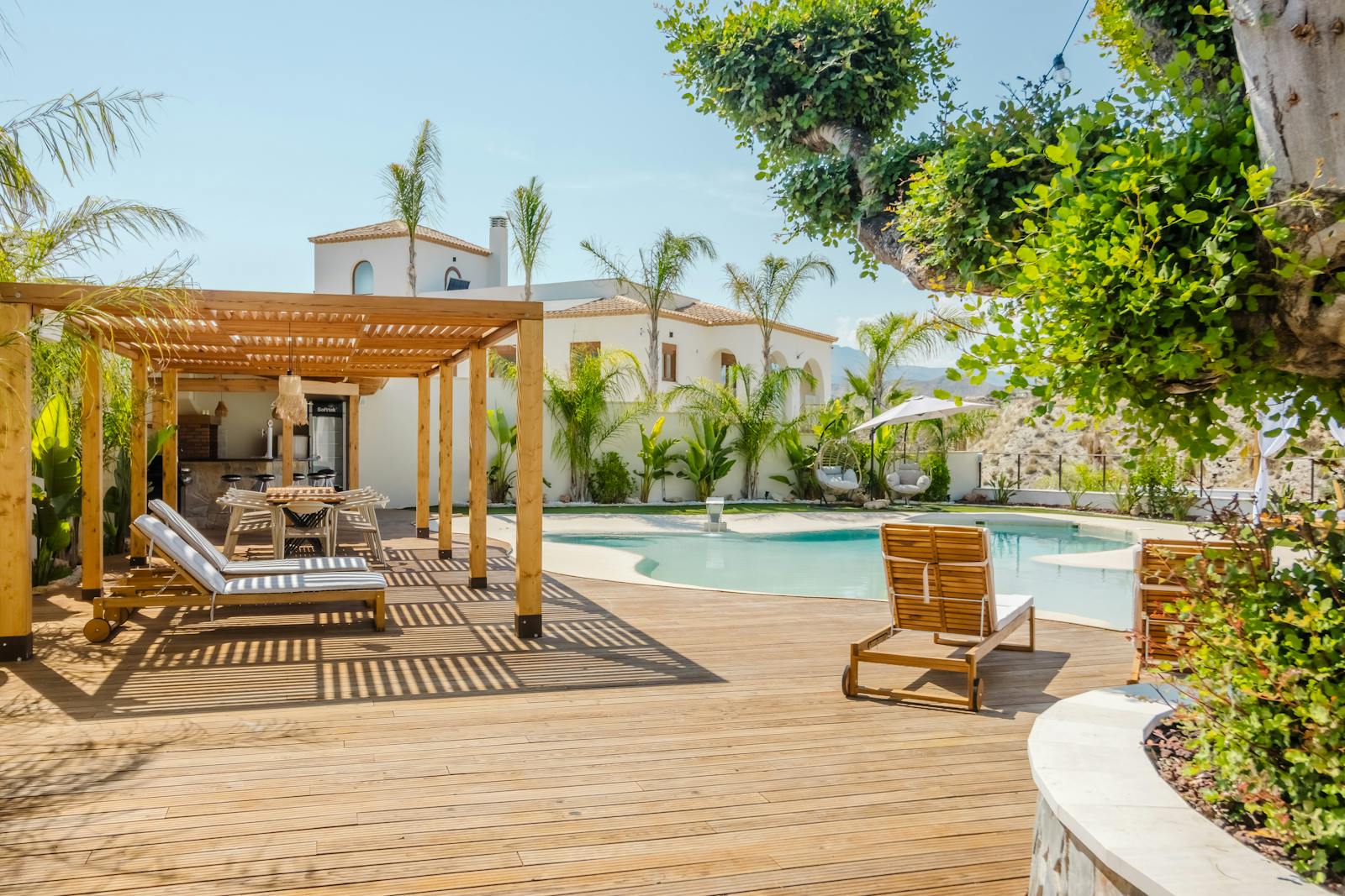 Comment choisir la meilleure orientation pour une terrasse en bois ?
