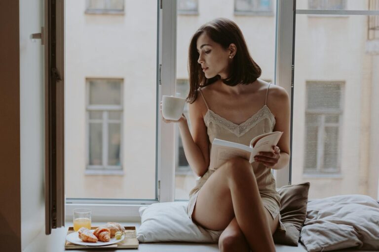 Article | Escort et société : comment les mentalités évoluent autour de la profession