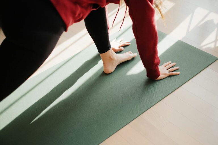 Article | Yoga à la maison : les meilleures postures pour débuter sans risque