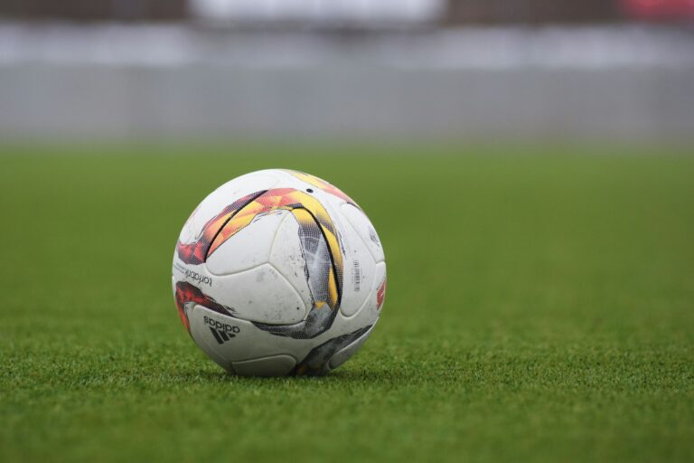 Article | Comment le PSG et le Barça sont devenus des clubs cultes au Cameroun