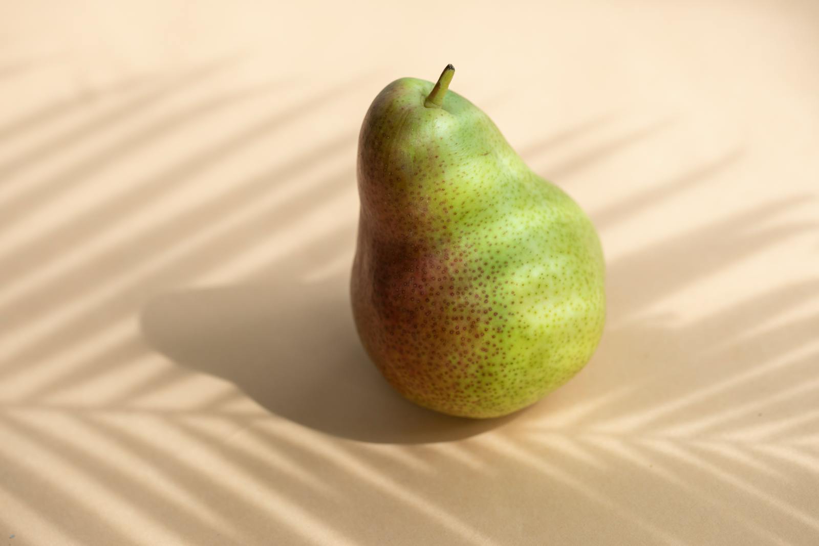 Pourquoi les pommes flottent et pas les poires ?