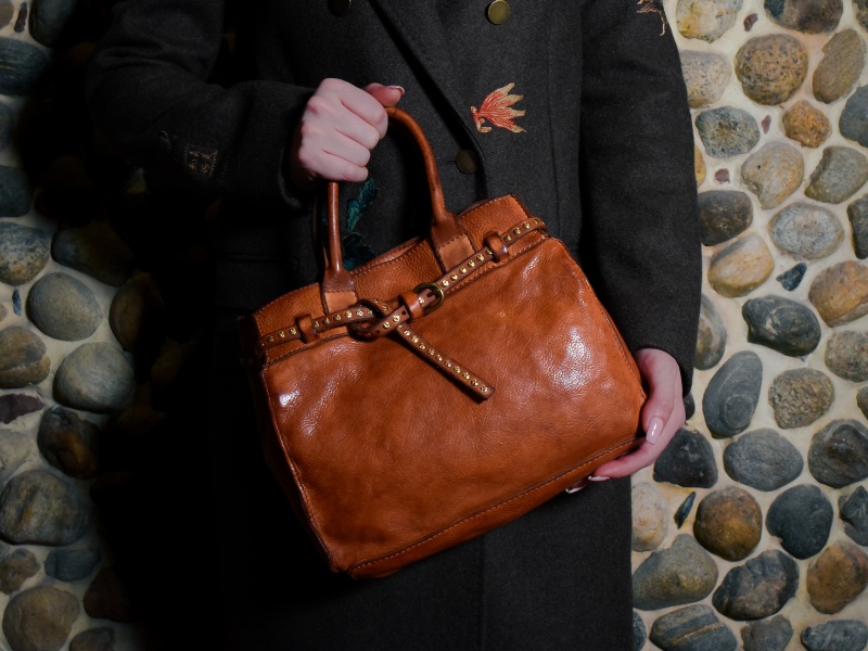 Slow fashion et artisanat : le sac en cuir italien comme manifeste de style