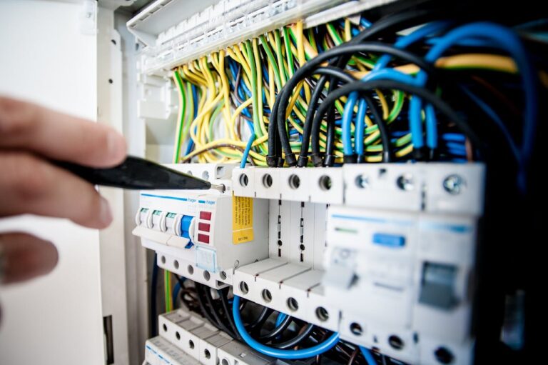 Article | Pourquoi faire appel à un électricien certifié sur la Côte d’Azur ?