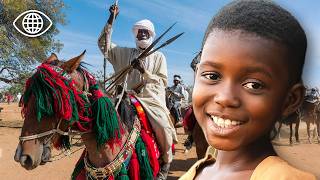 Des enfants à cheval pour défendre leur village ?