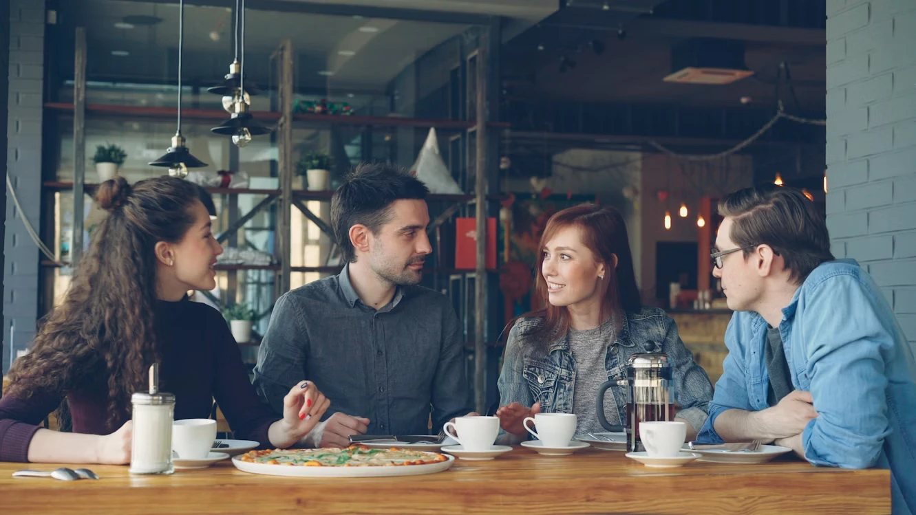 Comment la communication mondiale transforme l’amitié et la famille