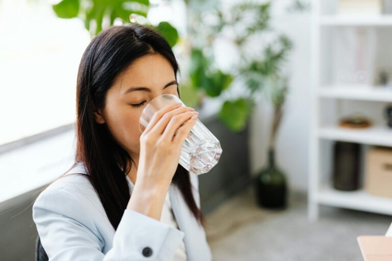 Article | Les avantages et les risques du jeûne à base d’eau : ce qu’il faut savoir