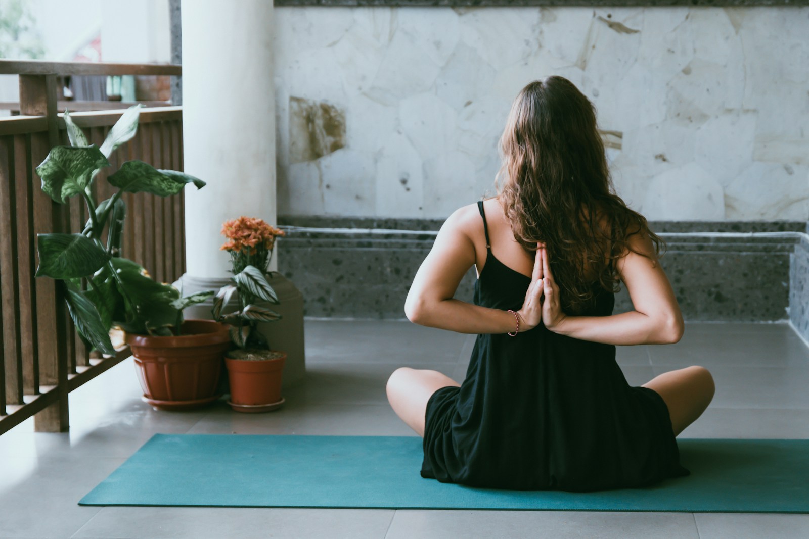 Les bienfaits du yoga pour les seniors : réalité ou mythe ?