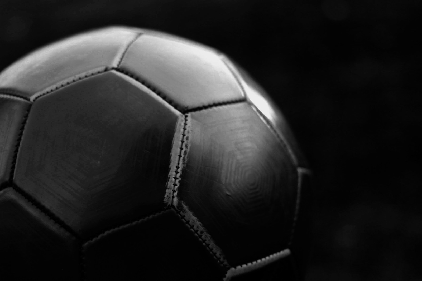 Les géants du ballon rond : palmarès et légendes du football français