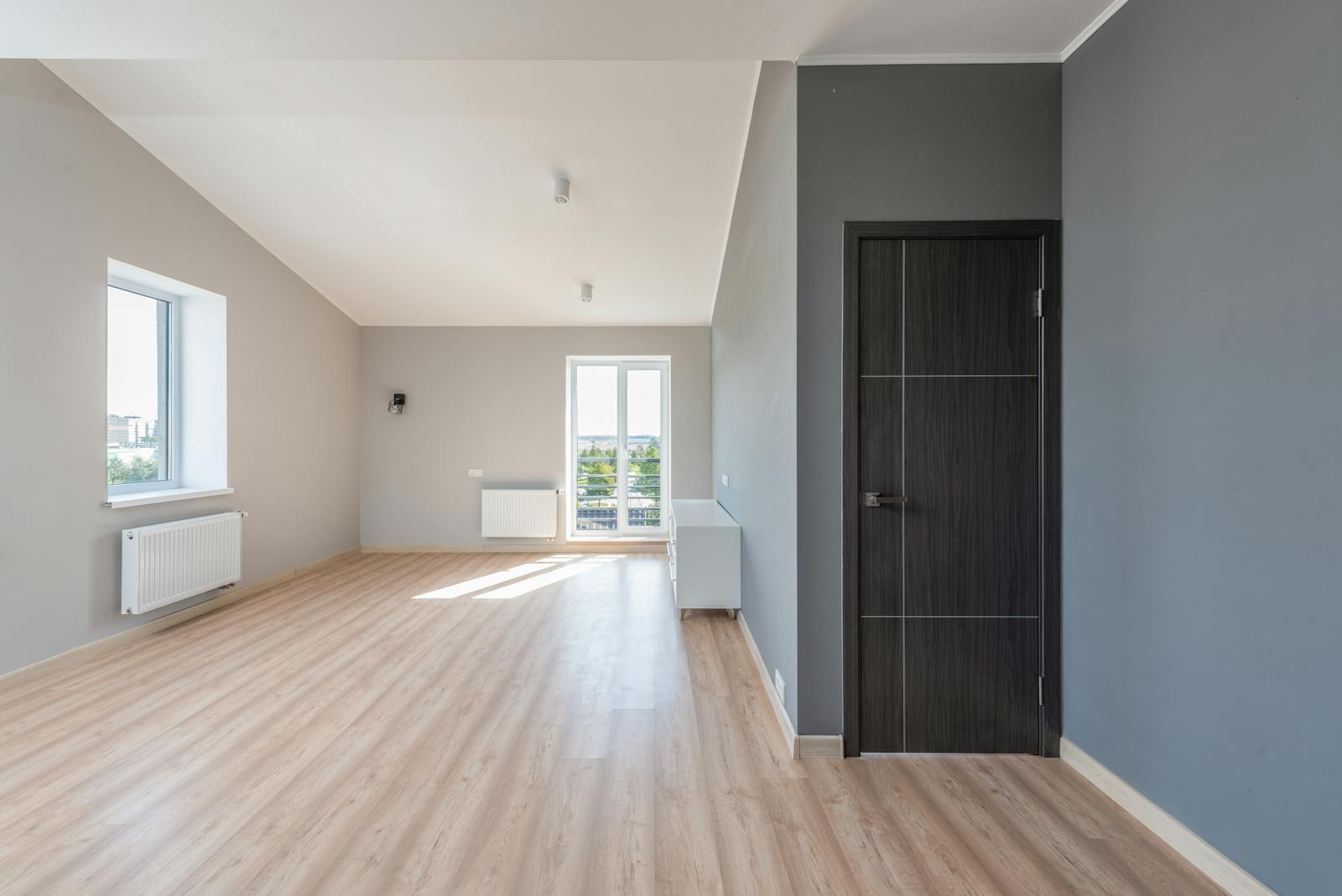 Qu’est-ce qui provoque les craquements nocturnes des parquets en bois ?