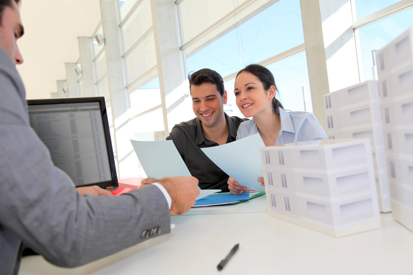 Faut-il se charger de la gestion locative de son bien ou faire appel à une agence immobilière ?