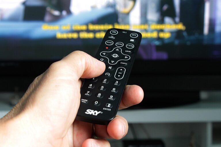 Article | Évolution de la TV connectée et de l’IPTV en 2025 : guide pour choisir un fournisseur fiable