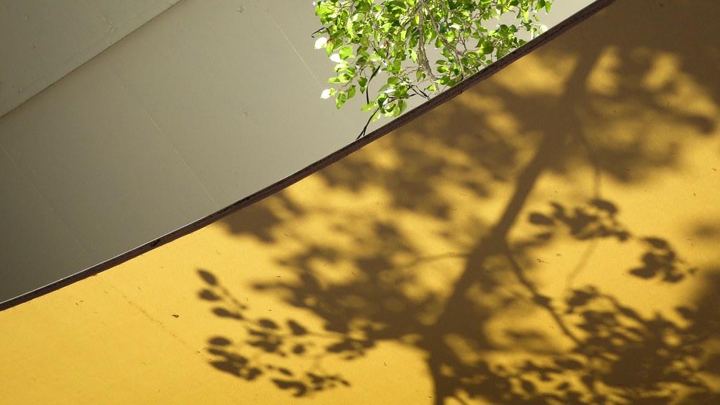 Comment poser un voile d&rsquo;ombrage sur une terrasse sans effort ?