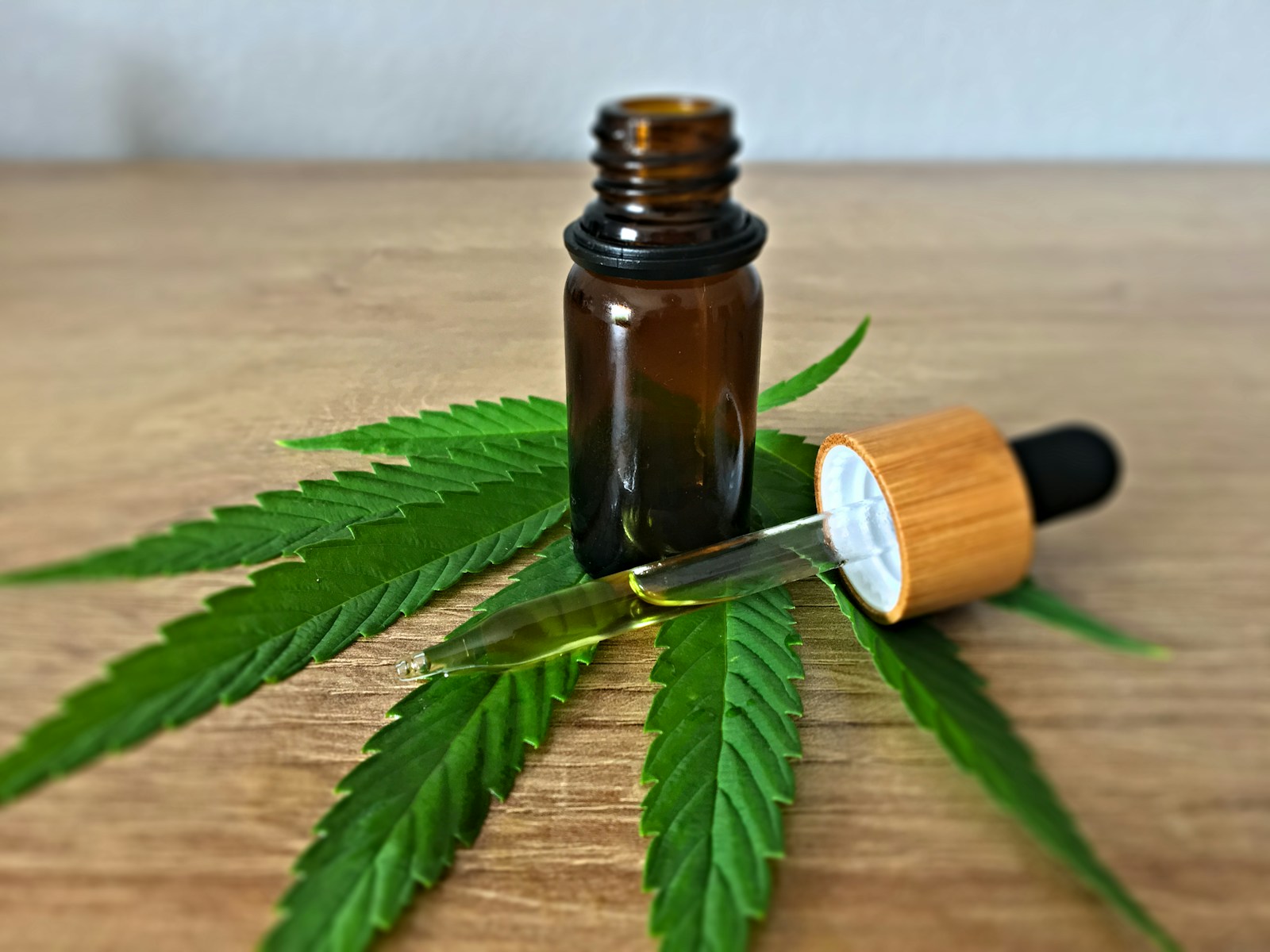 CBD : comprendre ses mécanismes, bien le choisir et l’utiliser en toute légalité