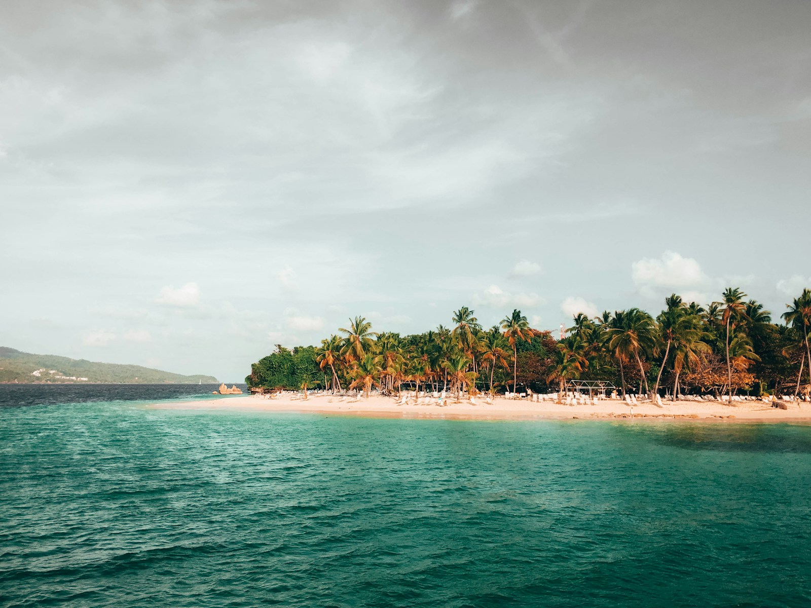 Samaná et Saint-Domingue : équilibre entre héritage historique et nature sauvage
