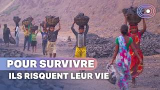 En Inde, des enfants travaillent dans des mines en flammes