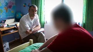 Il est harcel&eacute; &agrave; l&rsquo;&eacute;cole et se venge sur ses parents