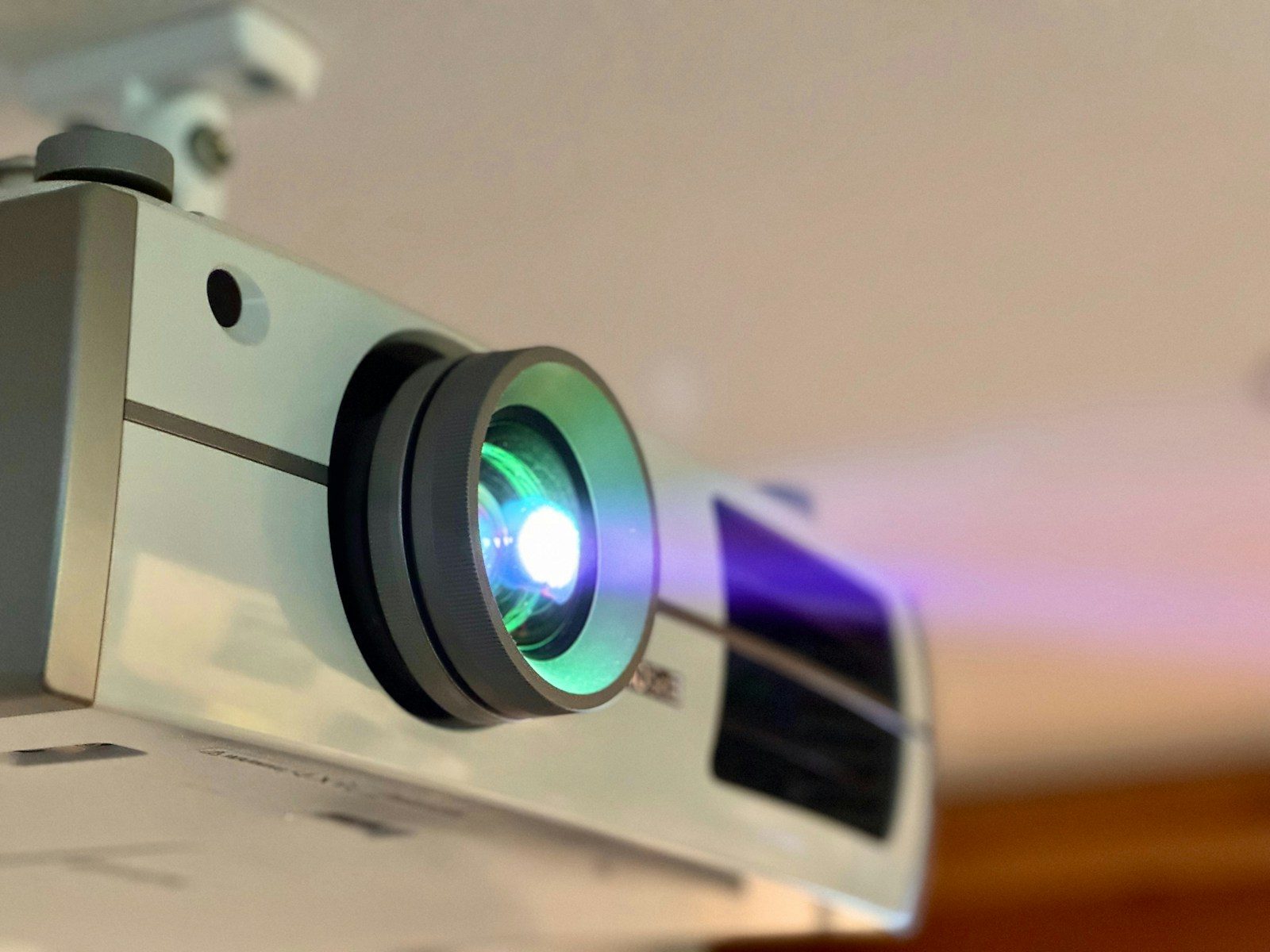 Vid&eacute;oprojecteur ou grand t&eacute;l&eacute;viseur: quel choix pour vos films