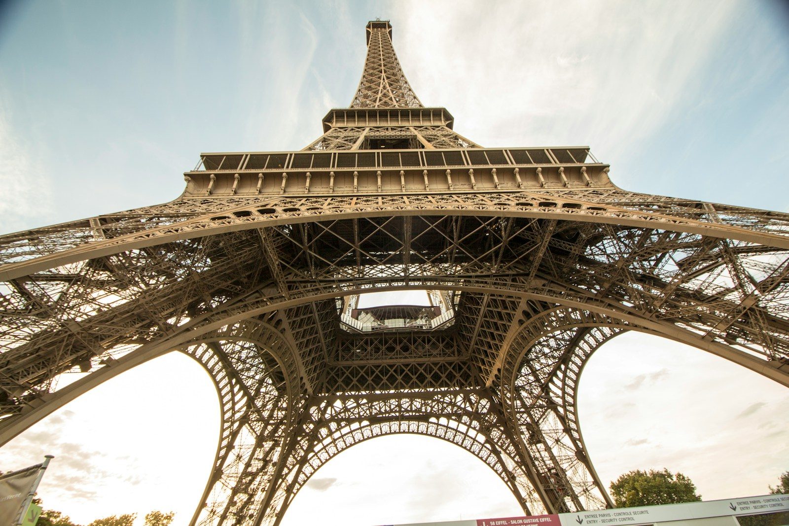 Pourquoi la tour Eiffel devait &ecirc;tre d&eacute;truite ?